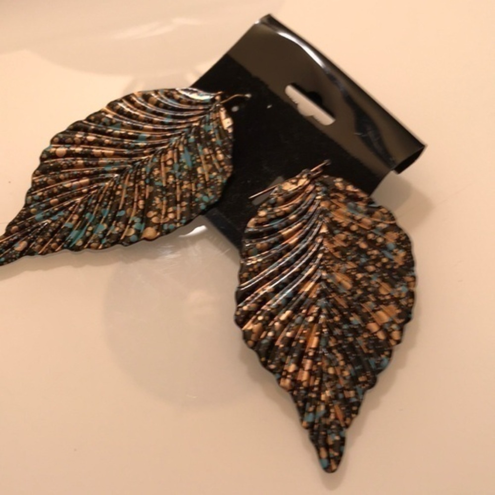 Earrings pierce drop leaf design metal paint or enamel